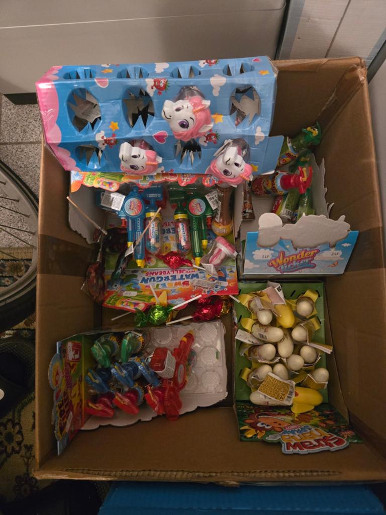 Doos vol verschillende snoep, Ophalen of Verzenden, Versiering