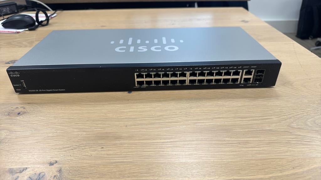 Cisco SG-250-26, Computers en Software, Netwerk switches, Zo goed als nieuw, Ophalen