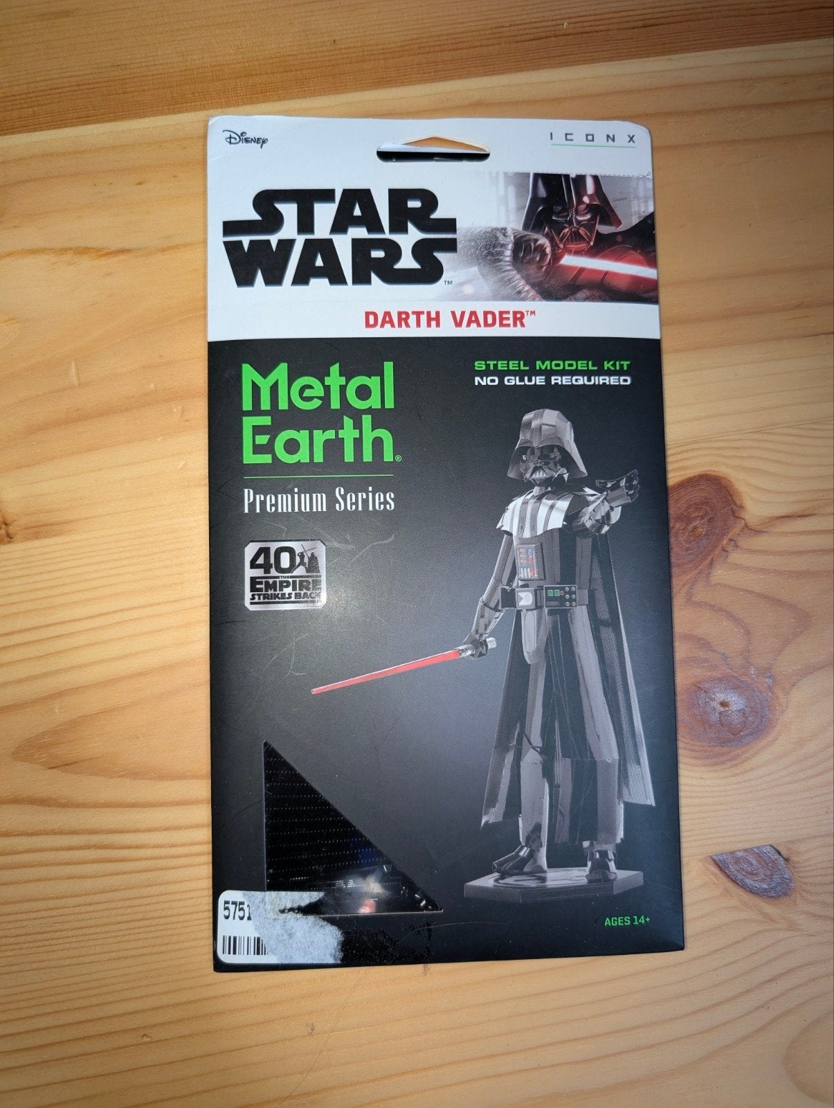Metal Earth Darth Vader bouwkit - Star Wars Premium Series, Ophalen of Verzenden, Nieuw, Beeldje of Buste