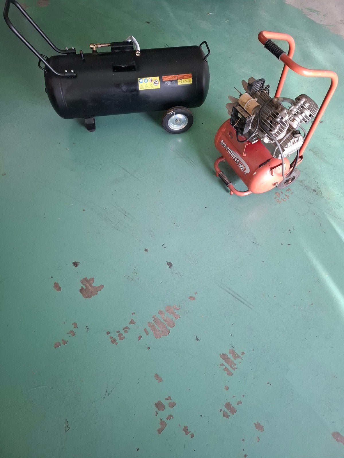 2x compressor, Doe-het-zelf en Verbouw, Compressors, Ophalen, Gebruikt, 6 tot 10 bar, 25 tot 100 liter