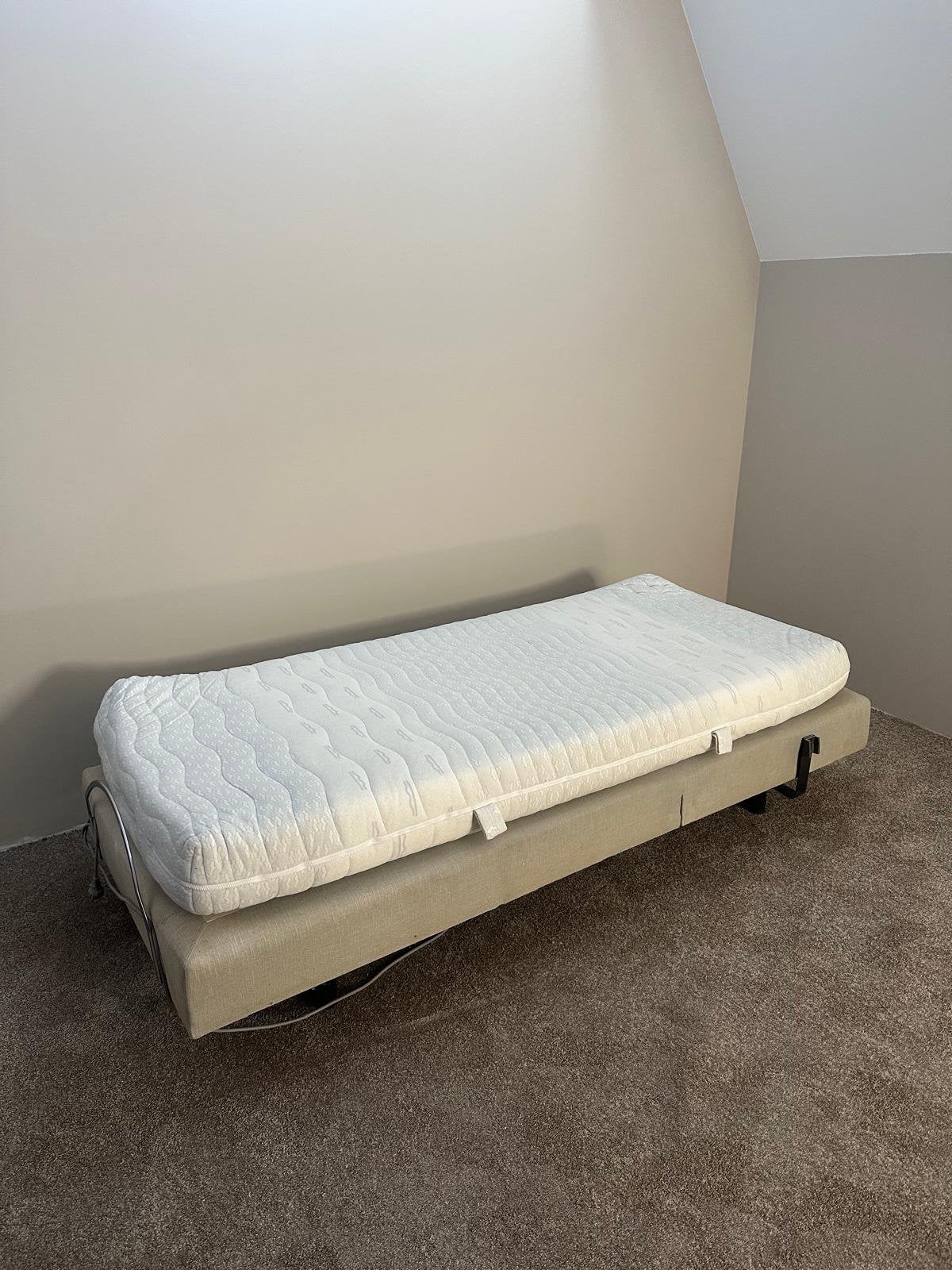Hülsta elektrisch verstelbaar bed morgana matras zgan, Huis en Inrichting, Slaapkamer | Bedden, Hulsta, Verstelbaar, 90 cm, Eenpersoons