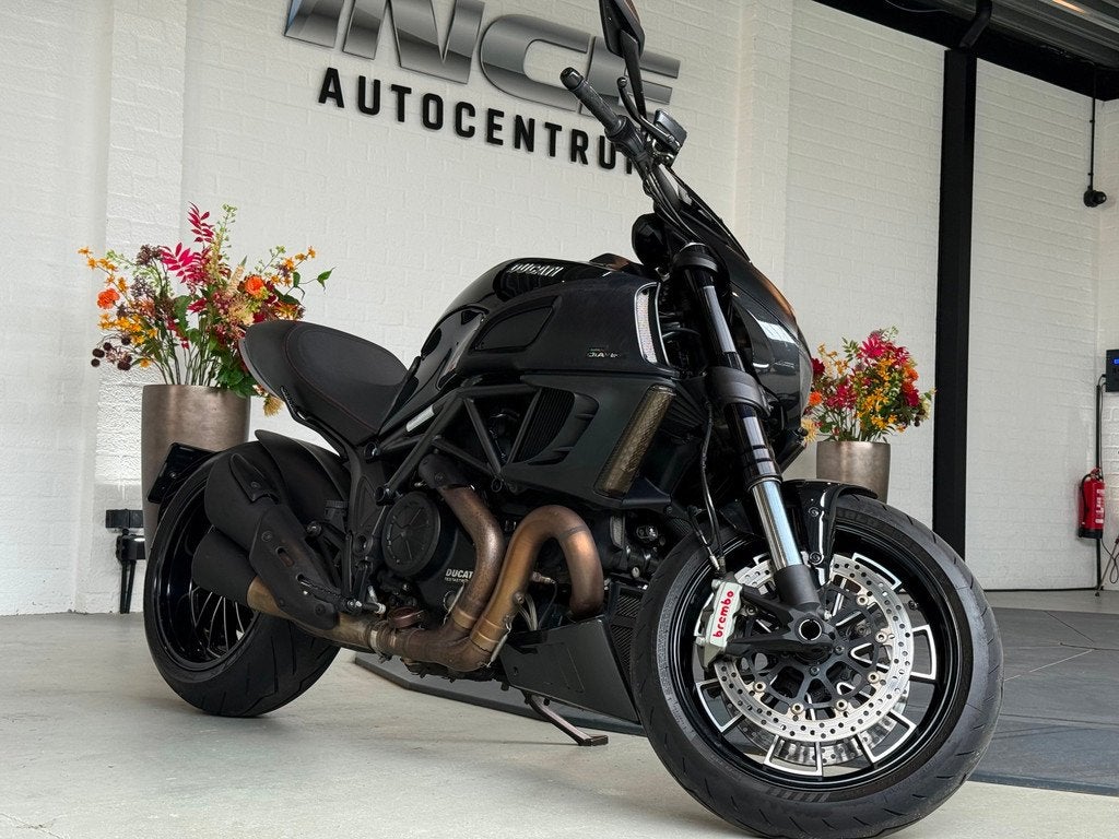 Ducati Tour Diavel Carbon | Black on Black | Desmo, Motoren, Motoren | Ducati, 1198 cc, Bedrijf, Meer dan 35 kW, Sportuitlaat