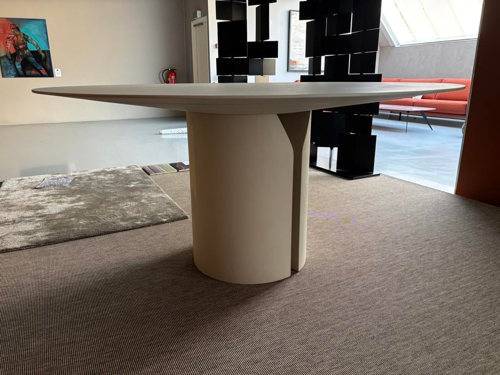 Foto 3 van MDF Italia NVL Table 150cm Kalk Matte betonlook finish