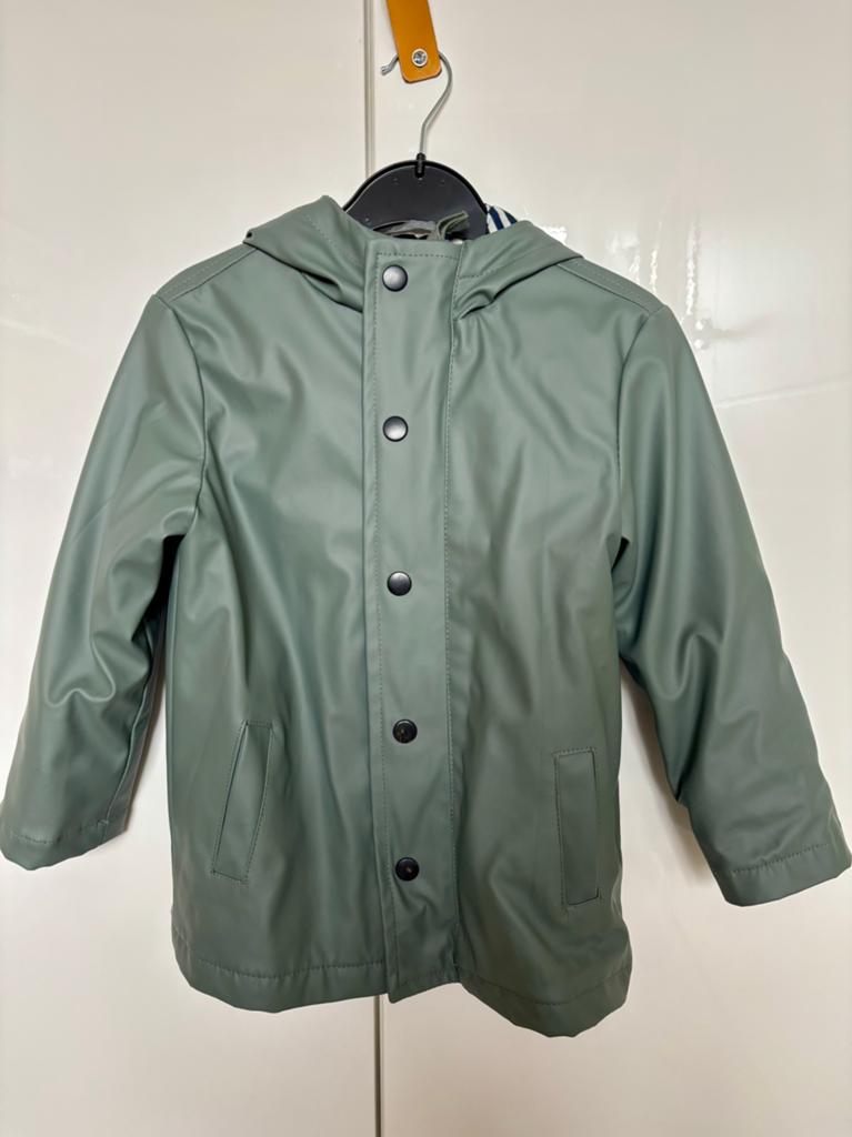 Groene Hema regenjas 98-104, Ophalen of Verzenden, Zo goed als nieuw, Meisje, Jas