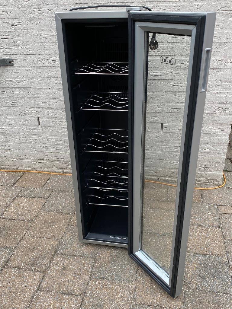 Wijnkoelkast. prima Donna 102,5 x 28 x 45,5 cm, Tuin en Terras, Buitenkeukens, Gebruikt, Elektrisch, Vrijstaand, Ophalen