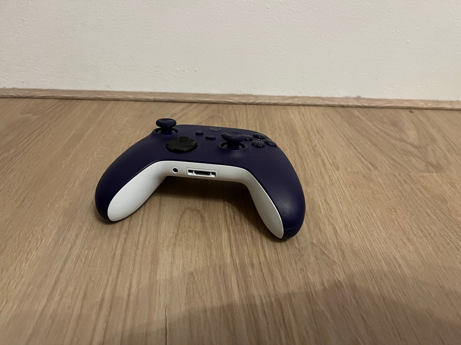 Xbox One Controller - Astral Purple (Zonder kabel), Spelcomputers en Games, Spelcomputers | Xbox | Accessoires, Zo goed als nieuw