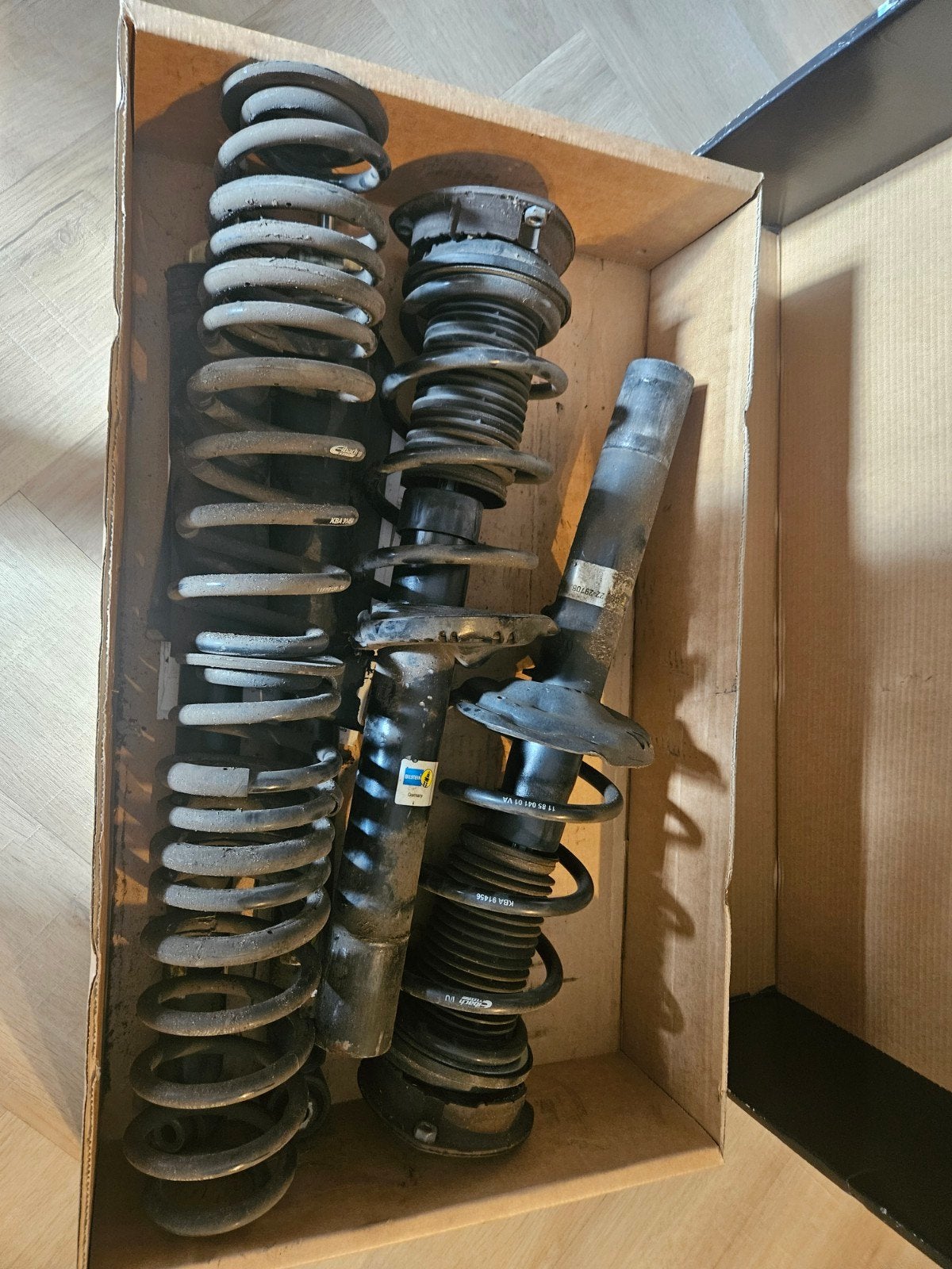 Skoda Karoq verlagingsset schokdempers en veren (22-29708), Ophalen, Skoda