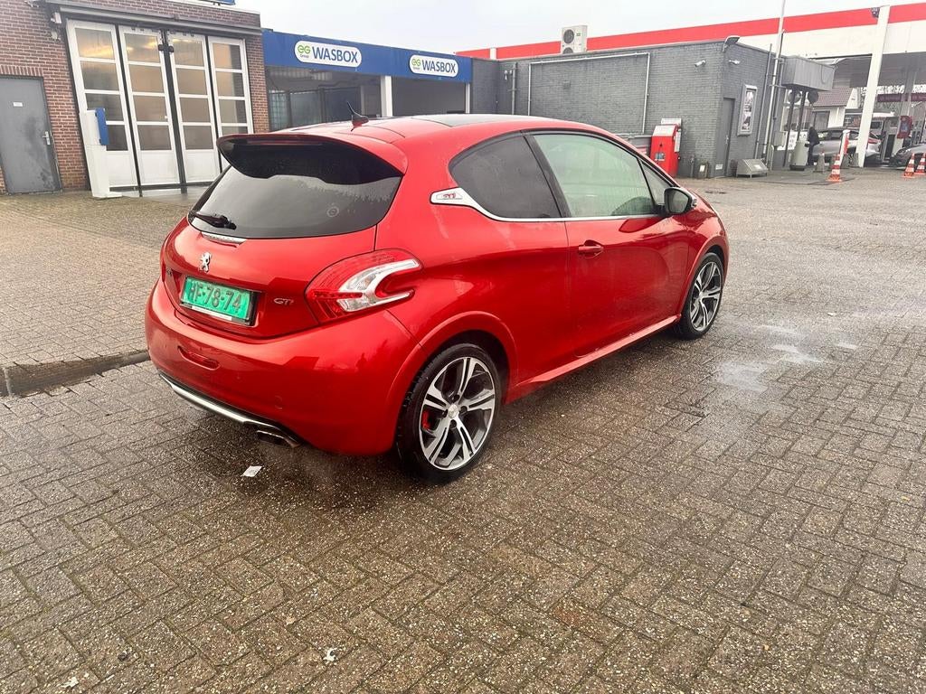 Peugeot 208 1.6 GTI 147KW 3-D 2013 Rood, Auto's, Peugeot, Voorwielaandrijving, Parkeersensor, Leder en Stof, 49 €/maand