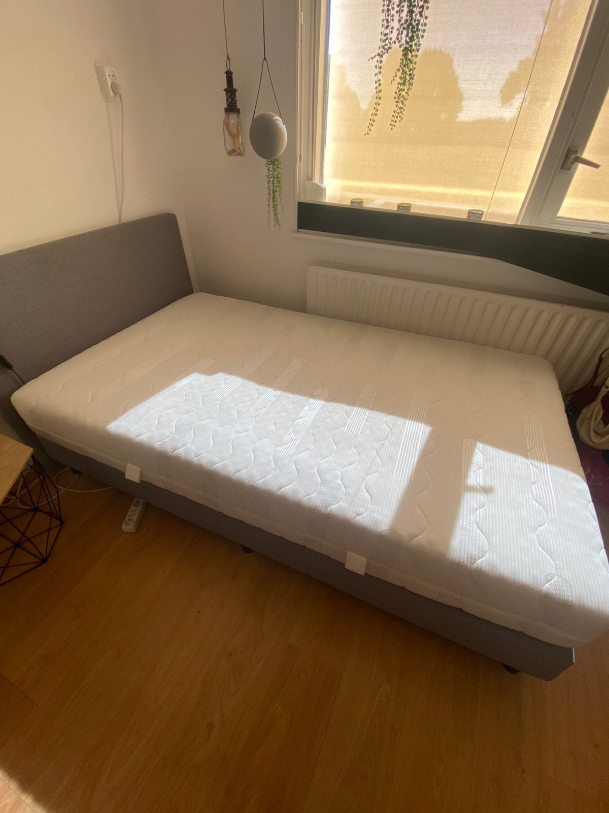 Grijze boxspring 120 x 200 met matras, Ophalen, Gebruikt, Twijfelaar, 120 cm