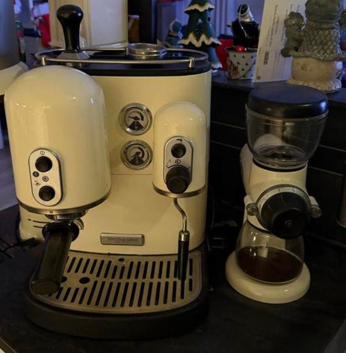 KitchenAid Espresso Apparaat met Koffiemolen in nieuw staat, Stoompijpje, Gebruikt, Espresso apparaat, 2 tot 4 kopjes
