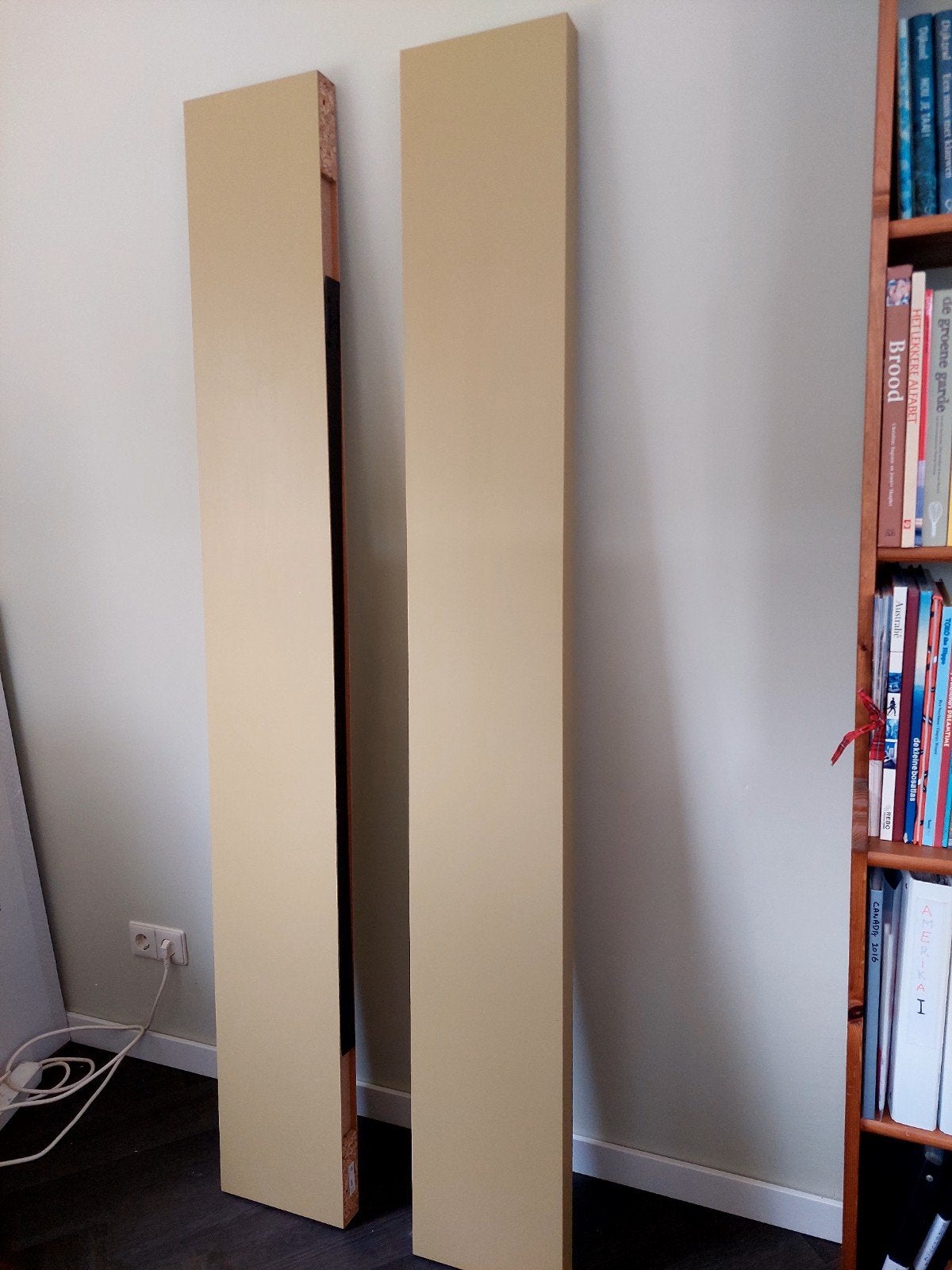 2 olijfgroen geverfde IKEA Lack planken (190x26 cm), Ophalen