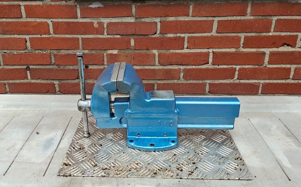 Bankschroef 140 mm, Ophalen of Verzenden, Zo goed als nieuw