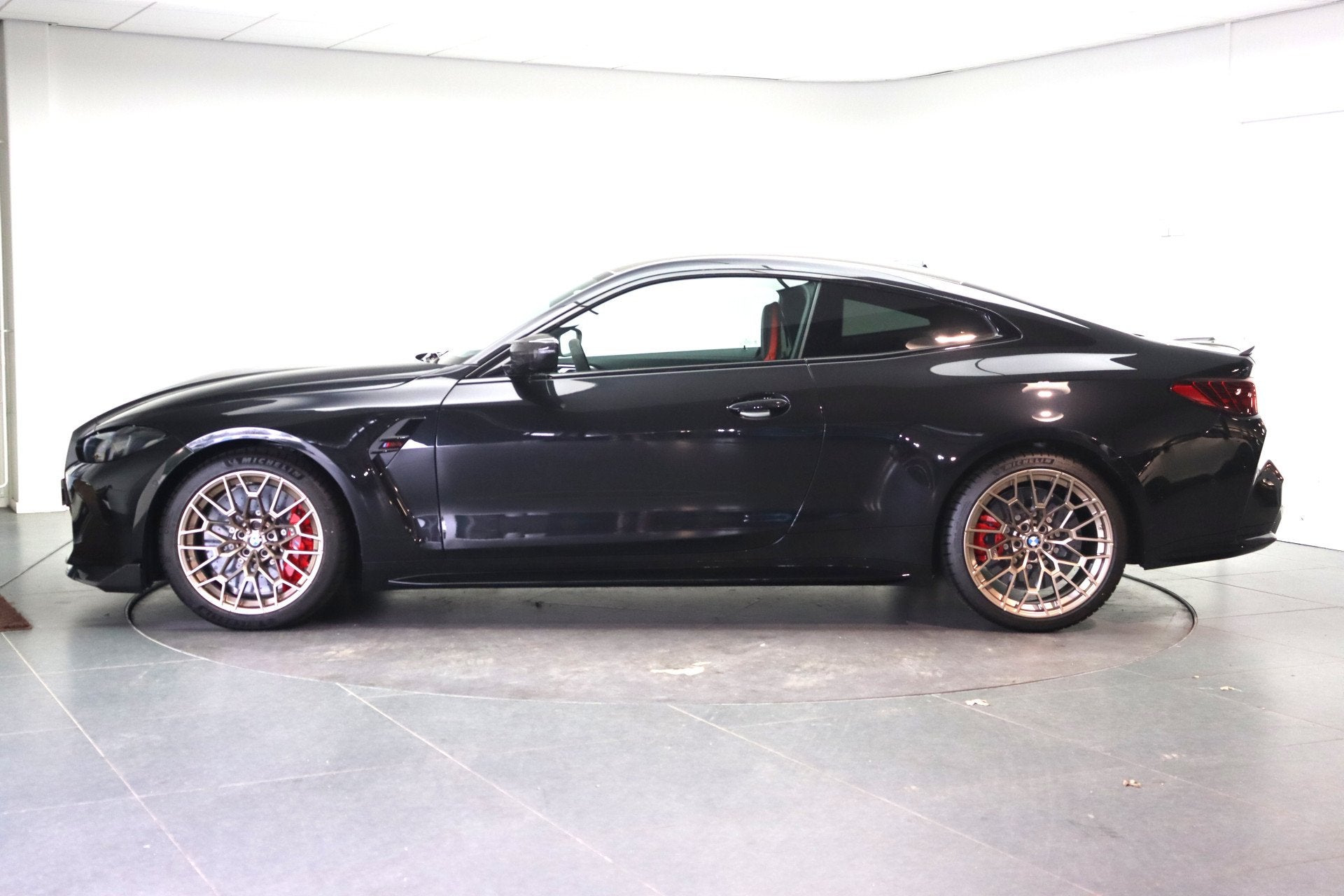 BMW M4 CS Automaat / M Drive Professional / M Carbon kuipsto, Euro 6, Met garantie (alle), 4 stoelen, Zwart