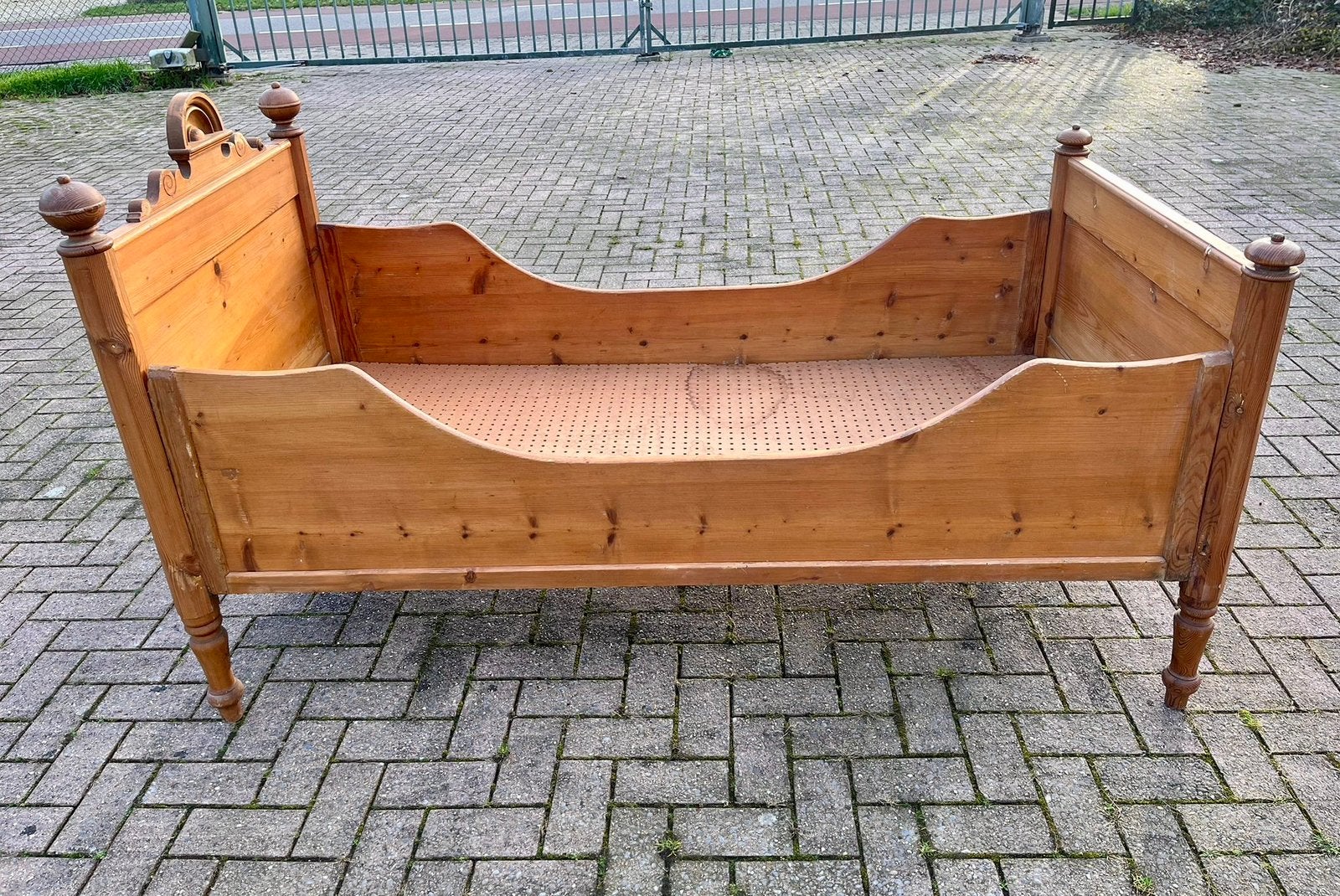 Prachtig oud kinder-/rustbed in Frans-Belgische stijl, Antiek en Kunst, Ophalen