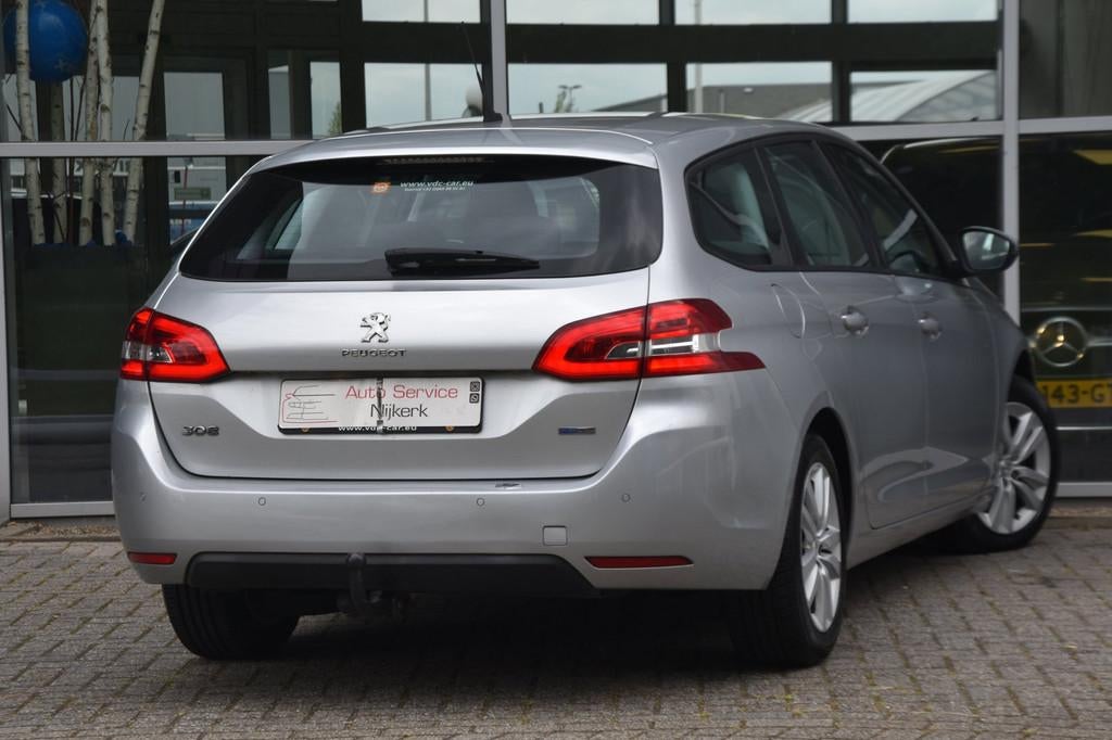Peugeot 308 SW 1.2 PureTech Allure Airco Nav. Led Trekhaak L, Gebruikt, 1199 cc, 1165 kg, 3 cilinders