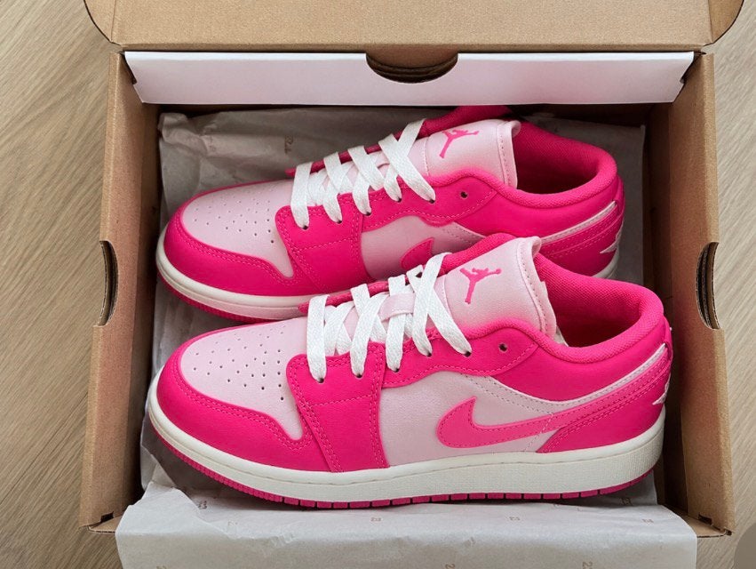 Nike air jordan 1 low “hyper pink”, Ophalen of Verzenden, Roze, Sneakers of Gympen, Zo goed als nieuw