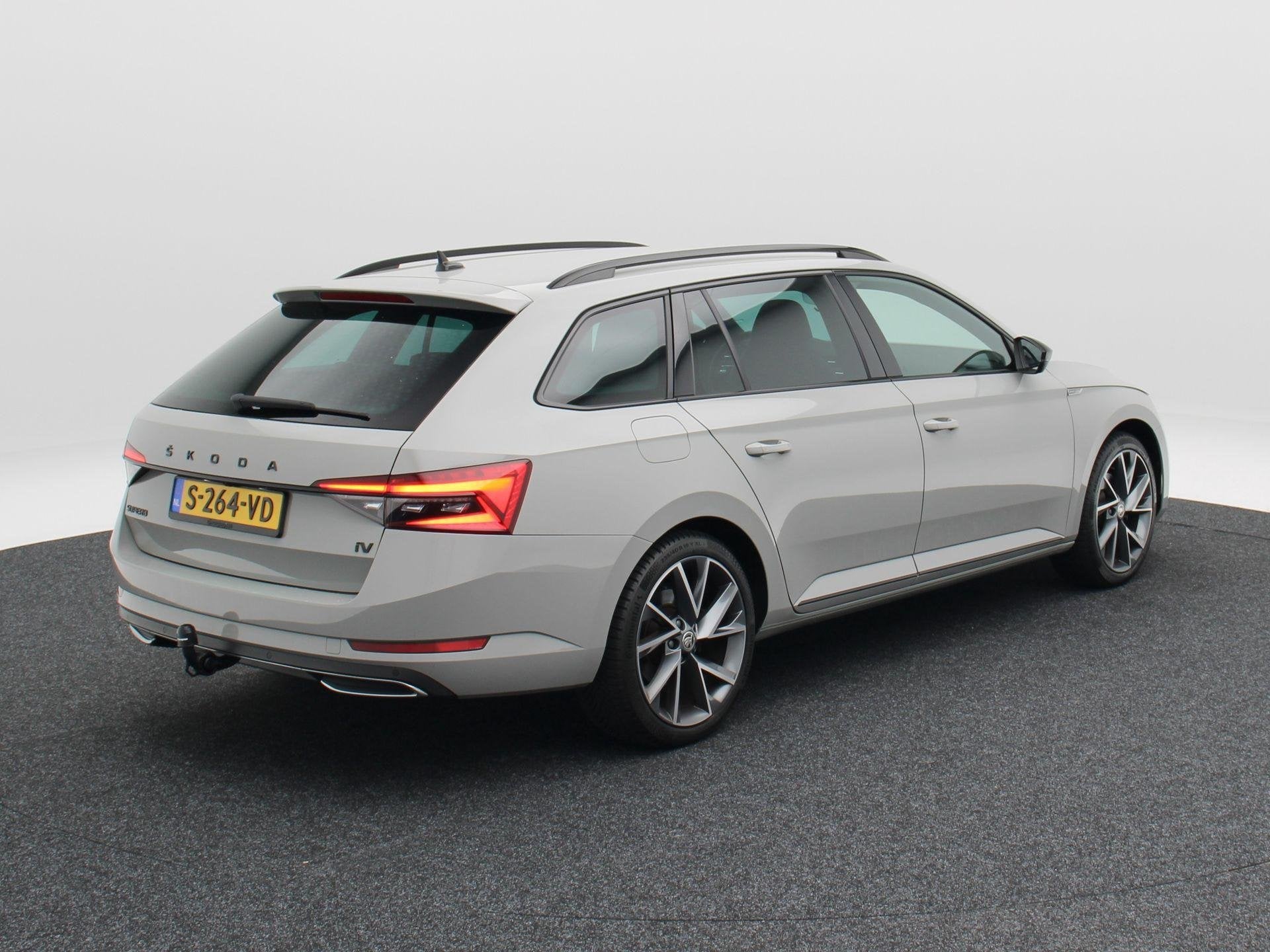 Skoda Superb Combi 1.4 TSi 218 Pk iV Sportline Business | Tr, Auto's, Dealer onderhouden, Gebruikt, 4 cilinders, Alcantara
