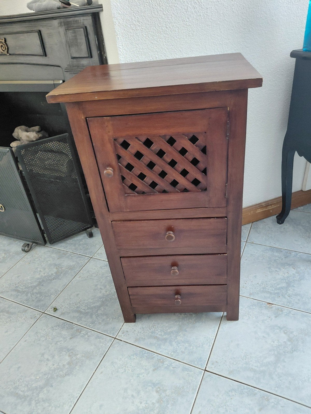 Kastje met 3 laatjes en deurtje hout donker bruin van kleur, Ophalen, Zo goed als nieuw