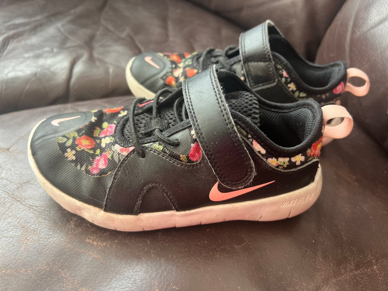 Sneakers Nike Flex Vintage Floral maat 30 (18.5 cm), Meisje, Schoenen, Ophalen of Verzenden, Zo goed als nieuw