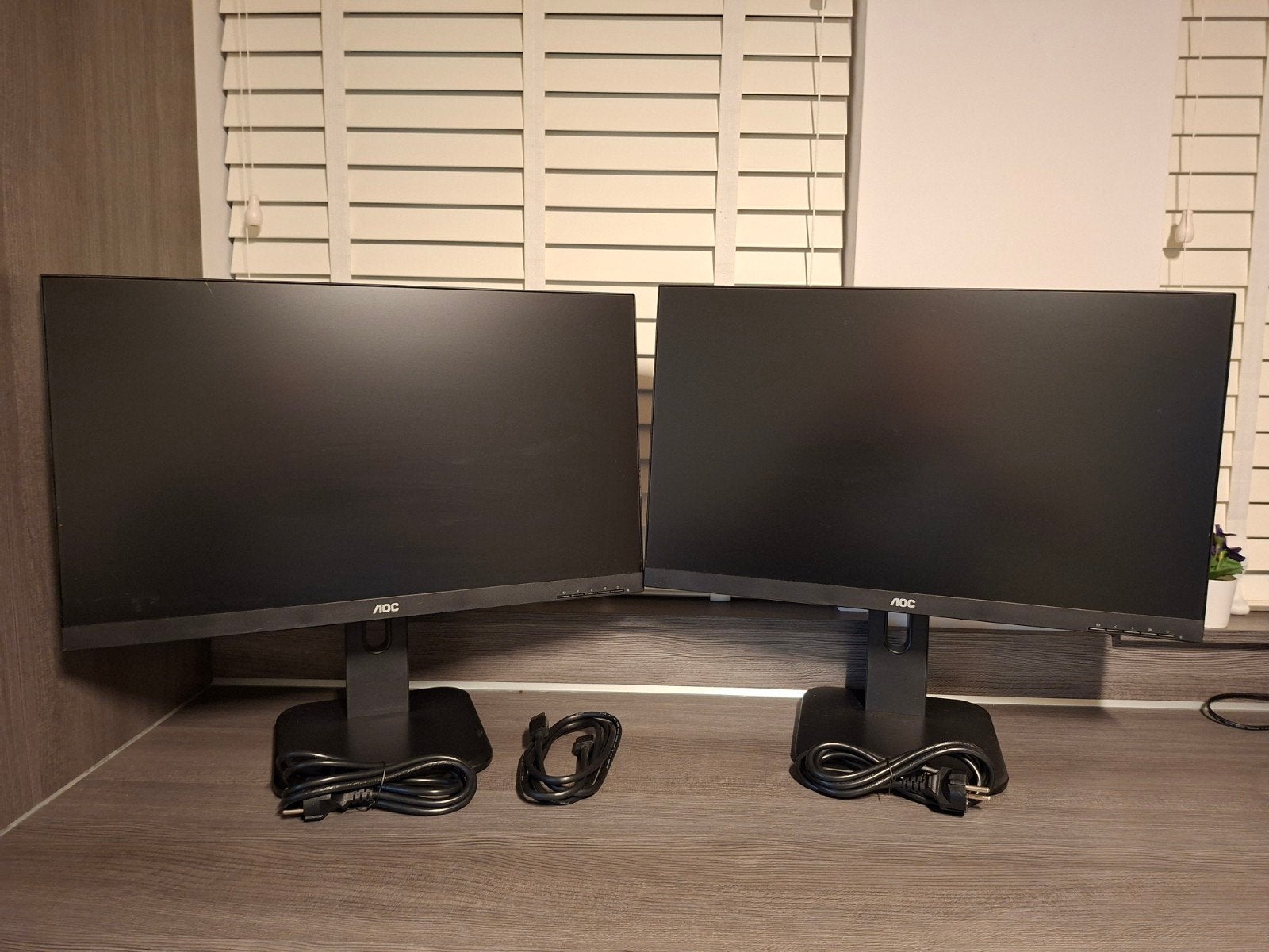 Twee AOC monitoren  24 inch, Ophalen, Full HD, Zo goed als nieuw, 60 Hz of minder