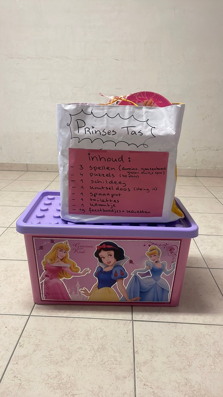 Disney Prinses spullen ( kist, spellen en nog veel meer ), Ophalen of Verzenden, Zo goed als nieuw