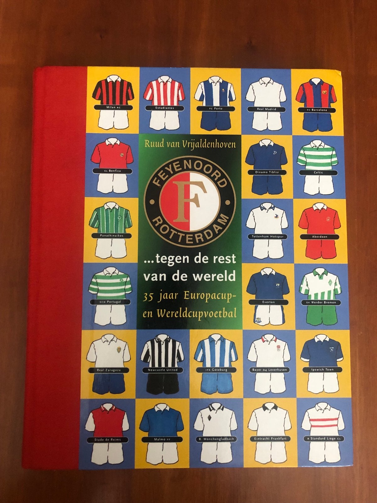 Feyenoord: Tegen de rest van de wereld - 35 jaar voetbal, Ophalen of Verzenden, Zo goed als nieuw, Balsport