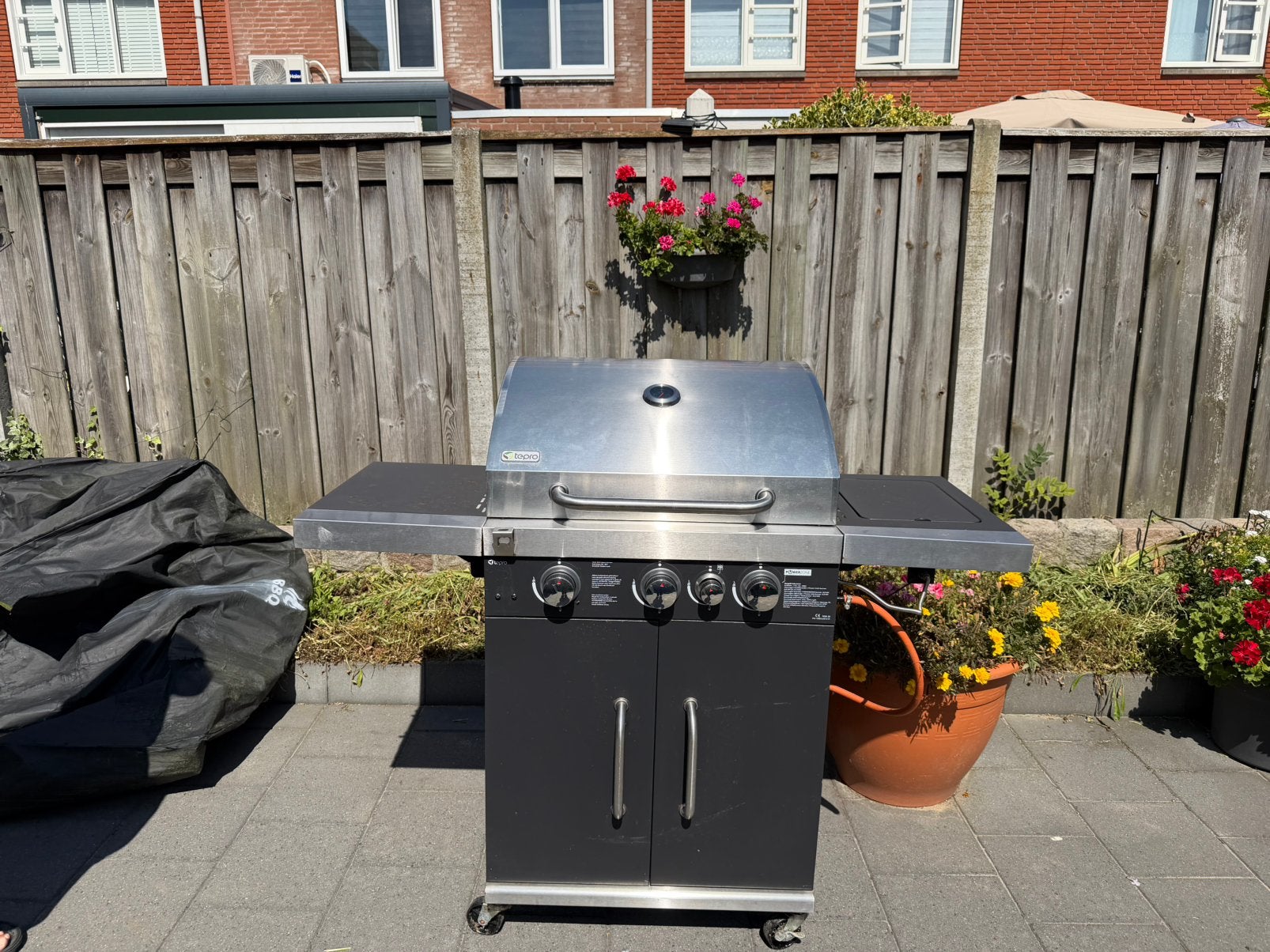 Gas bbq met 4 branders en bierfles opener. buitenkeuken, Ophalen, Gebruikt, Gas