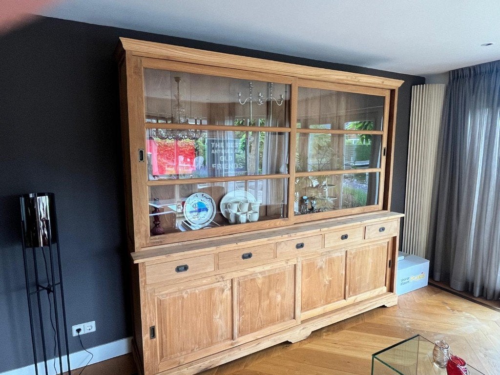 Massief teak-houten vitrinekast met schuifdeuren, Ophalen, Gebruikt, Met deur(en), 200 cm of meer