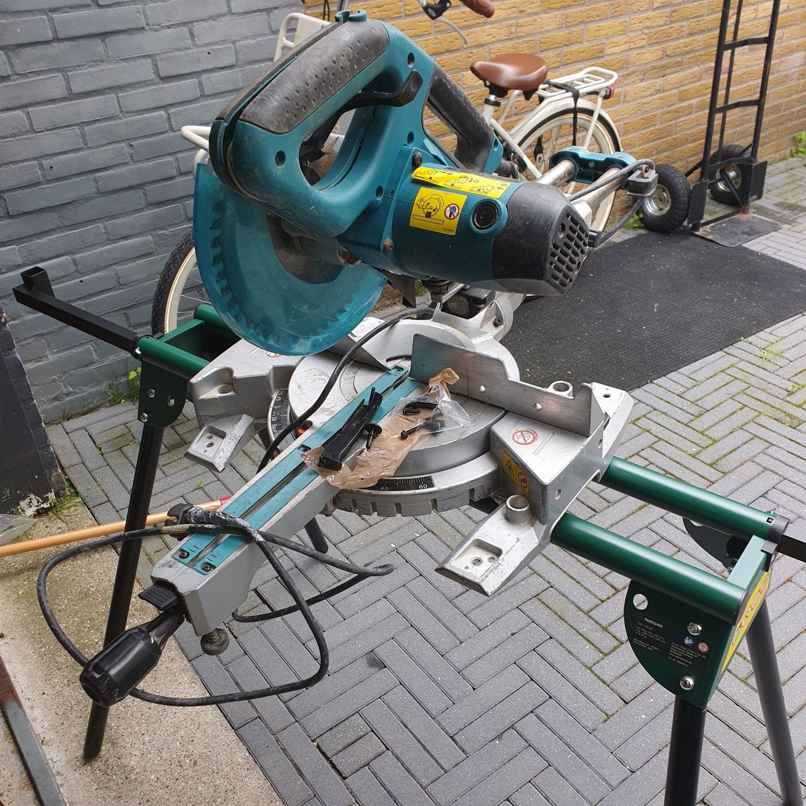 Afkortzaag Makita, Doe-het-zelf en Verbouw, Gereedschap | Zaagmachines, Ophalen, Gebruikt, Afkortzaag, 30 tot 70 mm