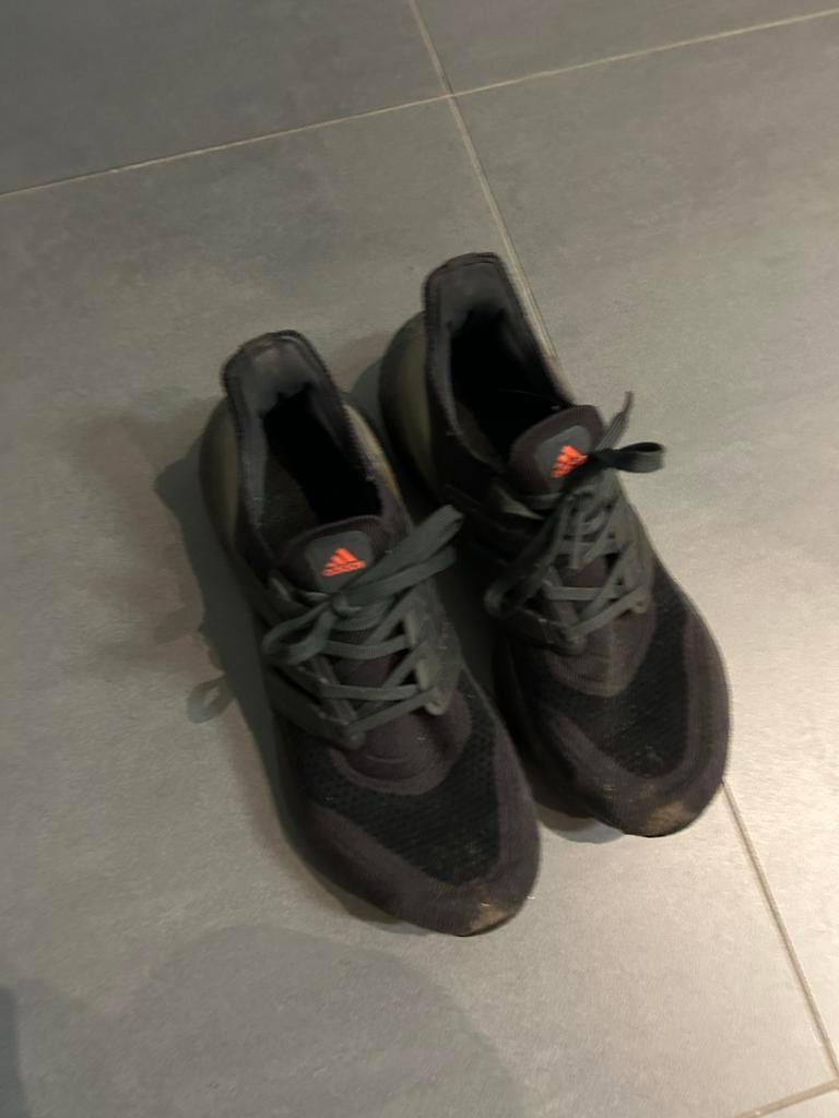 Adidas Ultraboost hardloopschoenen, Ophalen of Verzenden, Gedragen, Zwart, Sportschoenen