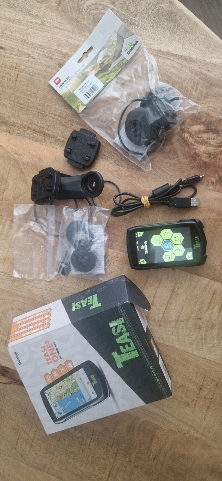 Teasi One3 fietsnavigatie + 3 houders | compleet, Fietsen en Brommers, Ophalen of Verzenden, GPS, Gebruikt