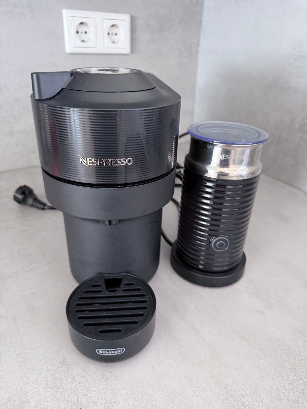 Nespresso Vertuo Next met Aeroccino 3 melkopschuimer, Ophalen, Koffiemachine, Zo goed als nieuw, 1 kopje