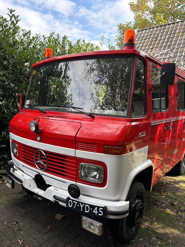 Mercedes-Benz 409 Brandweerauto met pomp. 1976 26.750km, Achterwielaandrijving, Overige carrosserieën, Overige bekleding, Mercedes-Benz