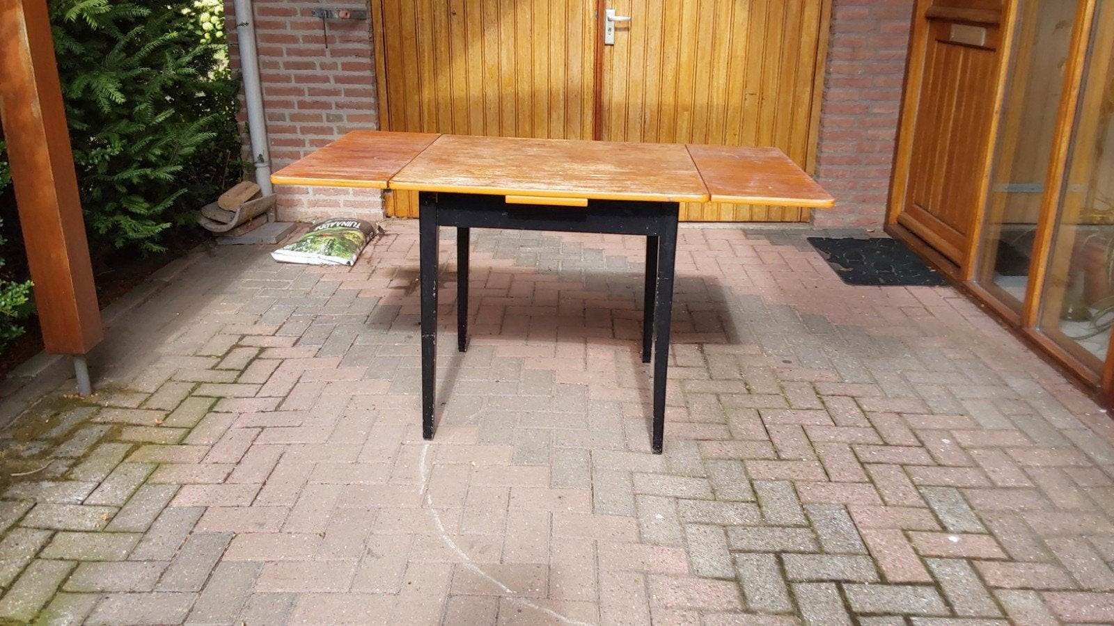 Handige uitklaptafel - compact en functioneel, Huis en Inrichting, Tafels | Eettafels, Ophalen, Gebruikt, 50 tot 100 cm, 50 tot 100 cm