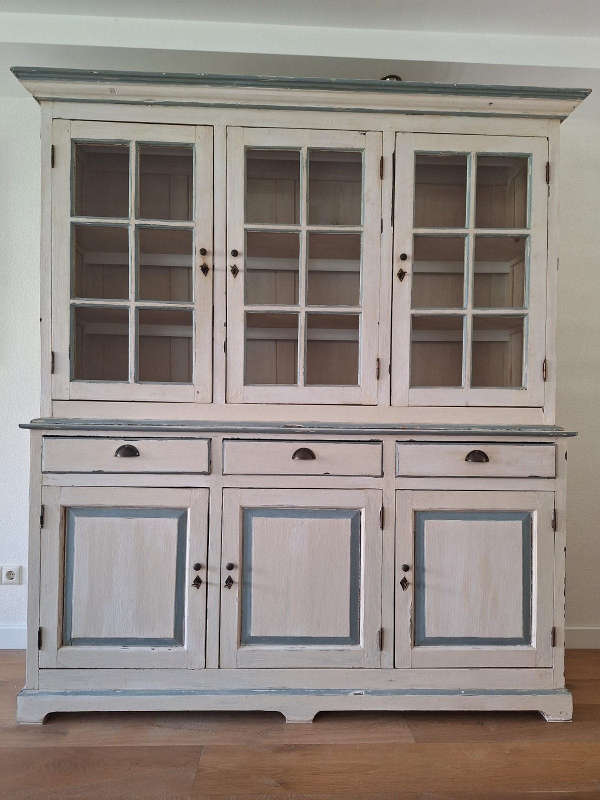 Brocante Buffetkast/Servieskast/Vitrinekast - Crème/Blauw, Huis en Inrichting, Kasten | Buffetkasten, Ophalen, Gebruikt, Met deur(en)