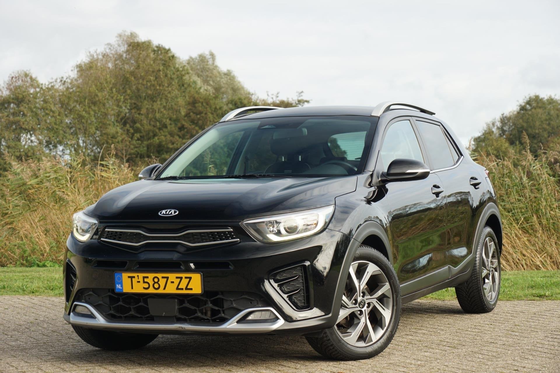 Kia Stonic 1.0 T-GDi MHEV GT-Line Automaat - Black Pearl - A, Auto's, Kia, 1160 kg, 450 kg, Gebruikt, Leder en Stof