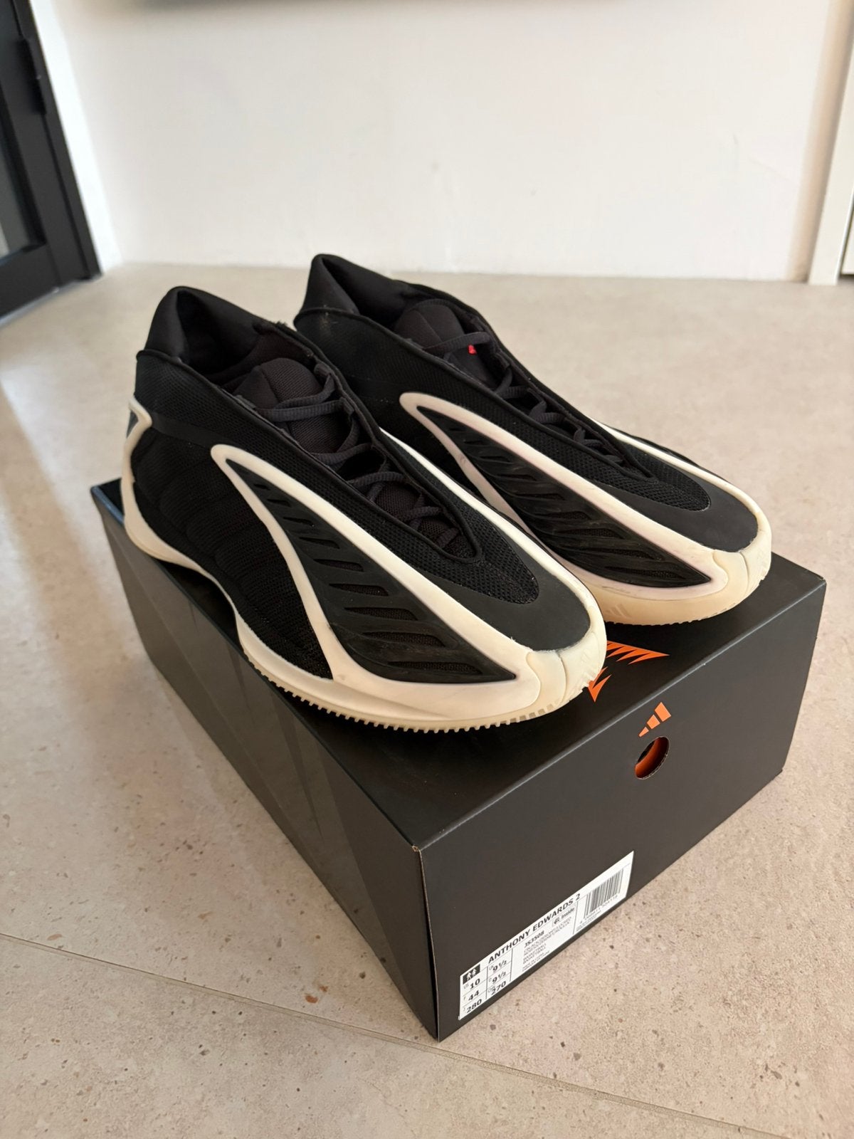Adidas Anthony Edwards 2 maat 44, Ophalen of Verzenden, Zo goed als nieuw, Sportschoenen, Zwart
