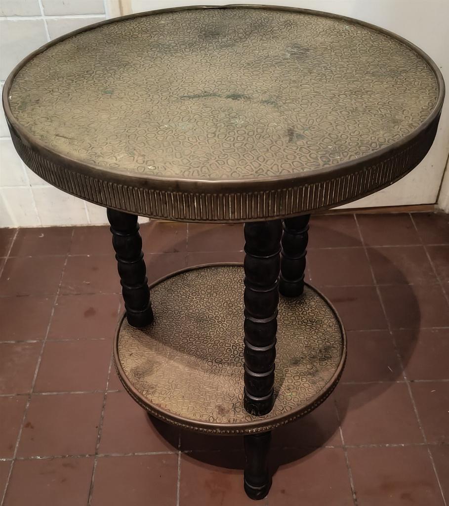 tafel 1920- 1930 art deco geschubd bronzen blad houten poten, Antiek en Kunst, Antiek | Meubels | Tafels, Ophalen of Verzenden