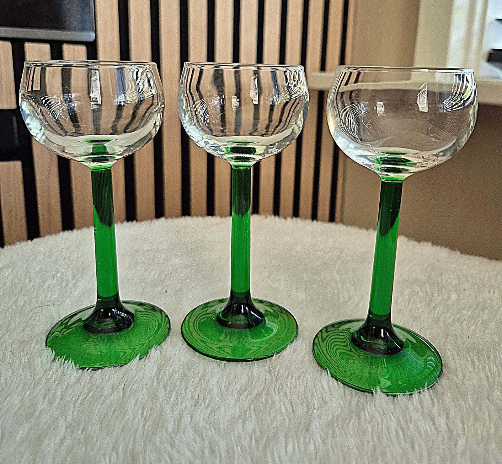 3 Vintage Luminarc glazen op groene voet, Ophalen of Verzenden, Zo goed als nieuw, Overige typen