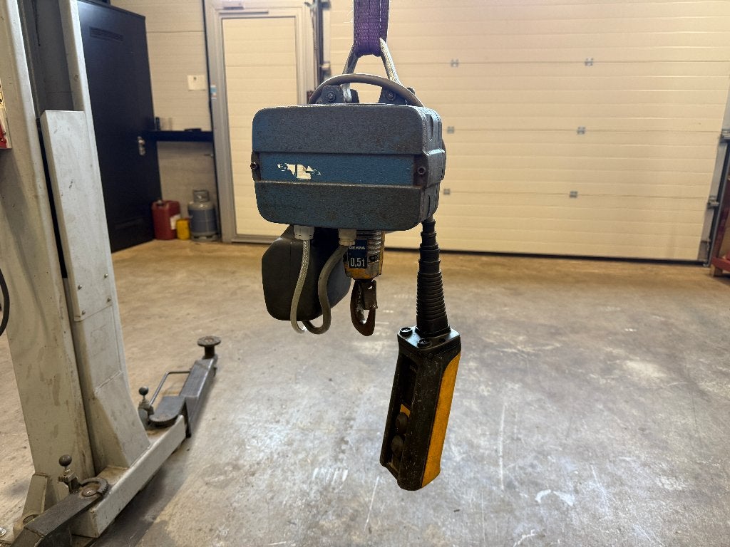 Demag 500kg elektrische kettingtakel 3,6m hijshoogte, Ophalen, Gebruikt, Elektrisch
