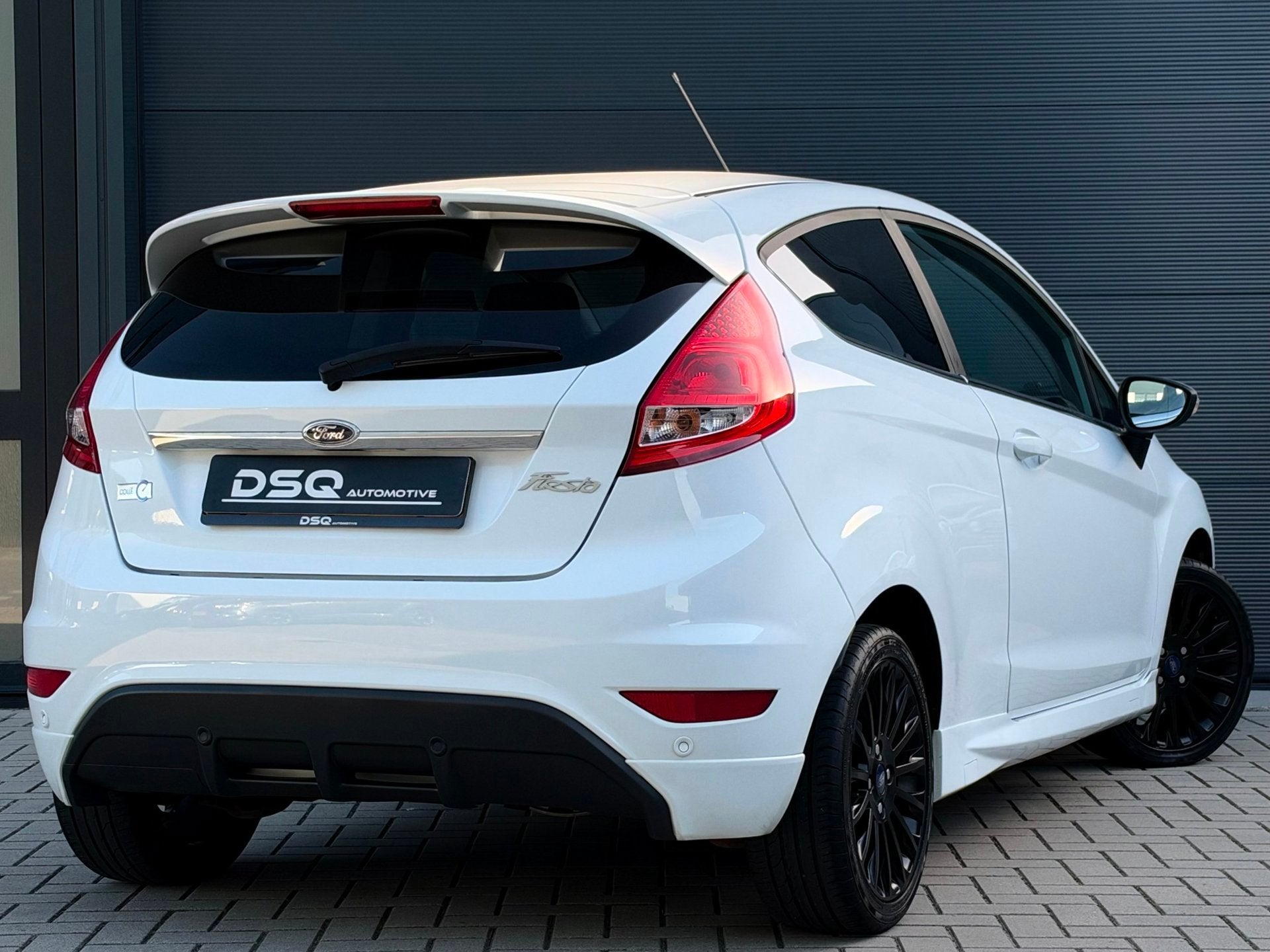 Ford Fiesta 1.6 Sport 120PK, Gebruikt, Zwart, 4 cilinders, Wit