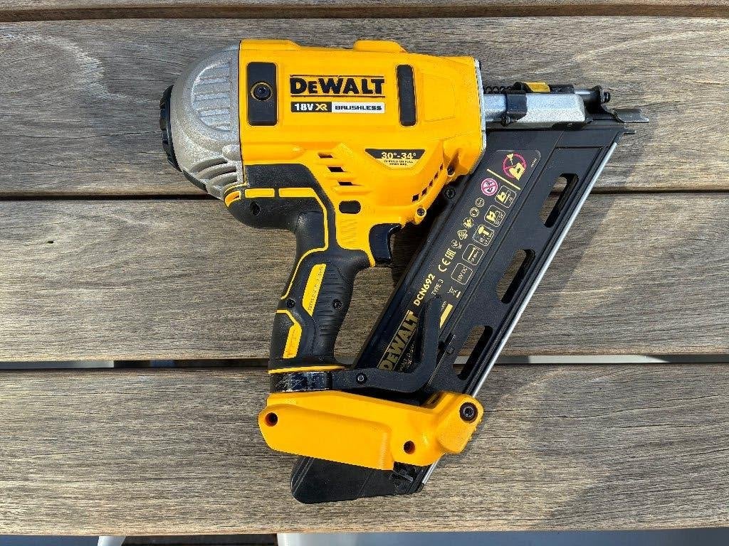 DeWalt Constructietacker DCN692 Type 3, Ophalen, Gebruikt