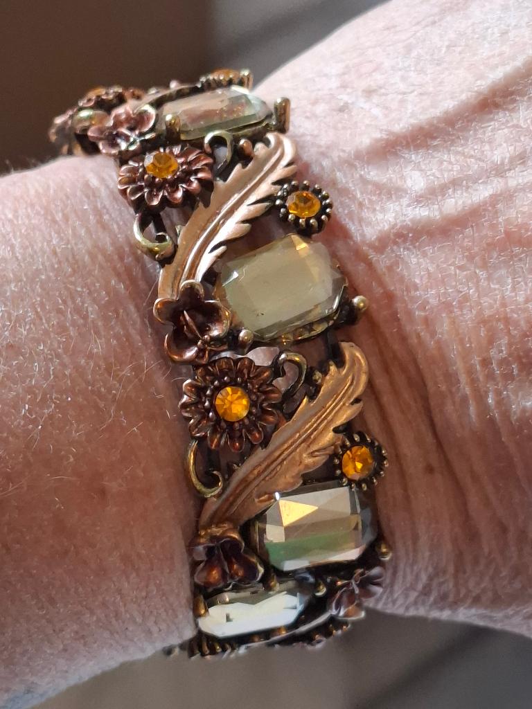 WEG=WEG mooie armband 1,00 euro, Sieraden, Tassen en Uiterlijk, Oorbellen, Zo goed als nieuw, Overige materialen, Overige kleuren