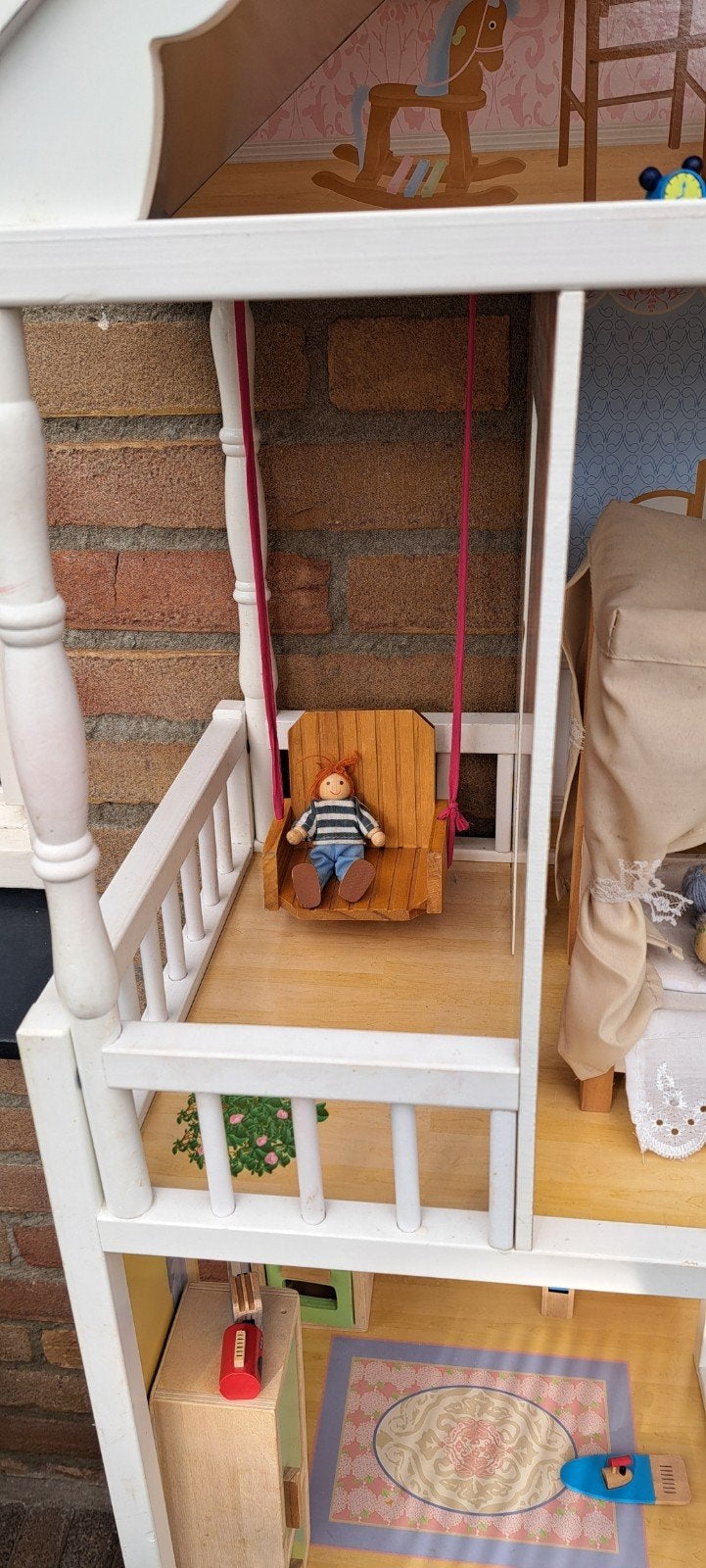 Foto 7 van Prachtig en compleet poppenhuis