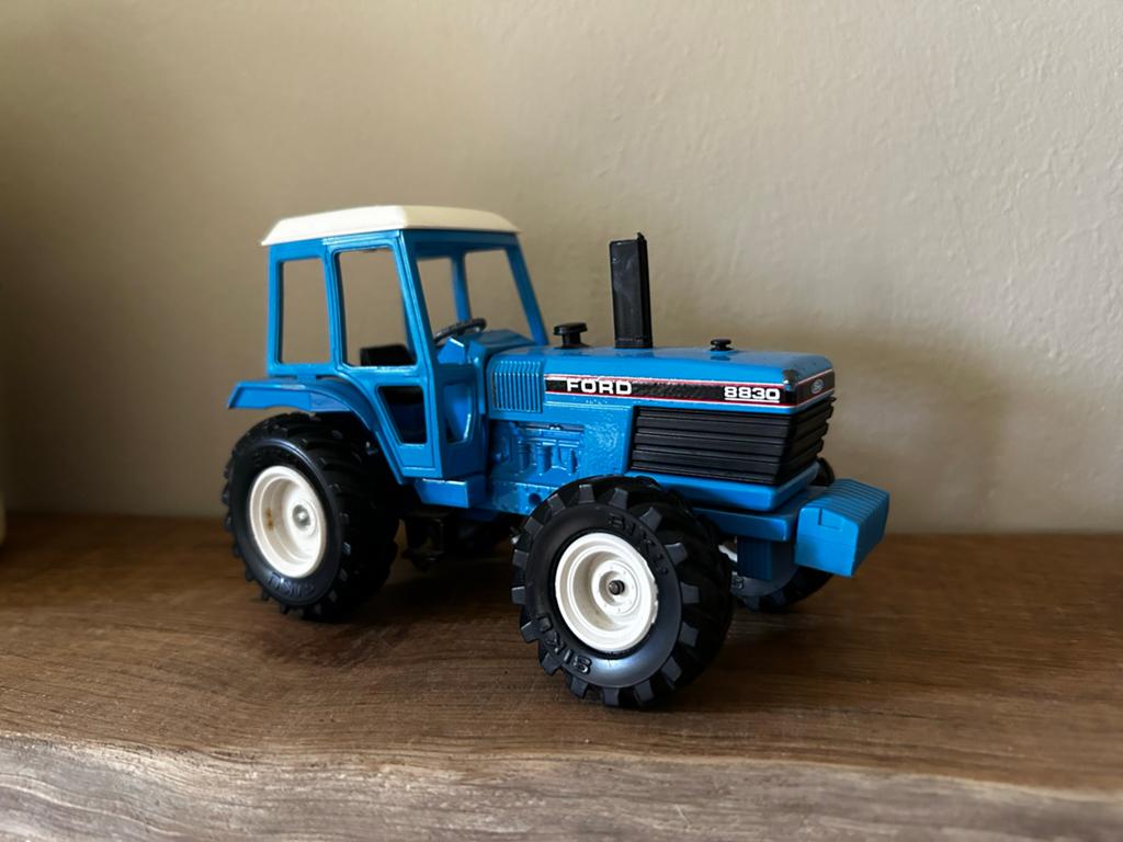 Ford 8830 Tractor Schaalmodel 1:32, Hobby en Vrije tijd, Modelauto's | 1:32, Ophalen, Gebruikt, Tractor of Landbouw, Overige merken