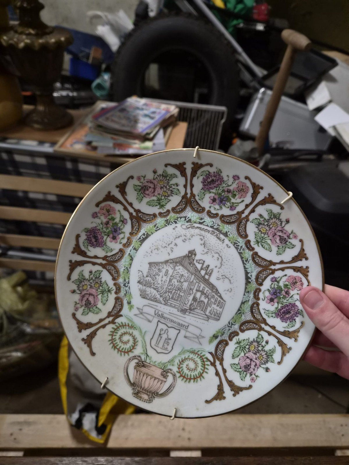 Decoratieve wandbord Valkenswaard met bloemmotief, Antiek en Kunst, Ophalen