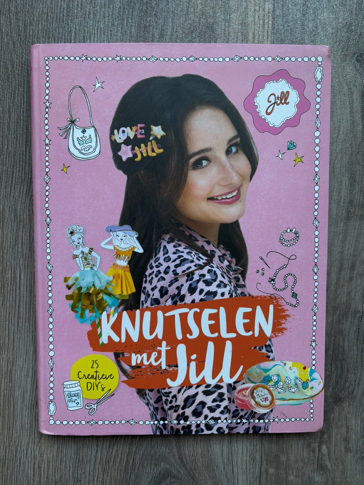 Z.g.a.n. boek Knutselen met Jill, Hobby en Vrije tijd, Roze, Ophalen of Verzenden, Zo goed als nieuw, Knutselboek