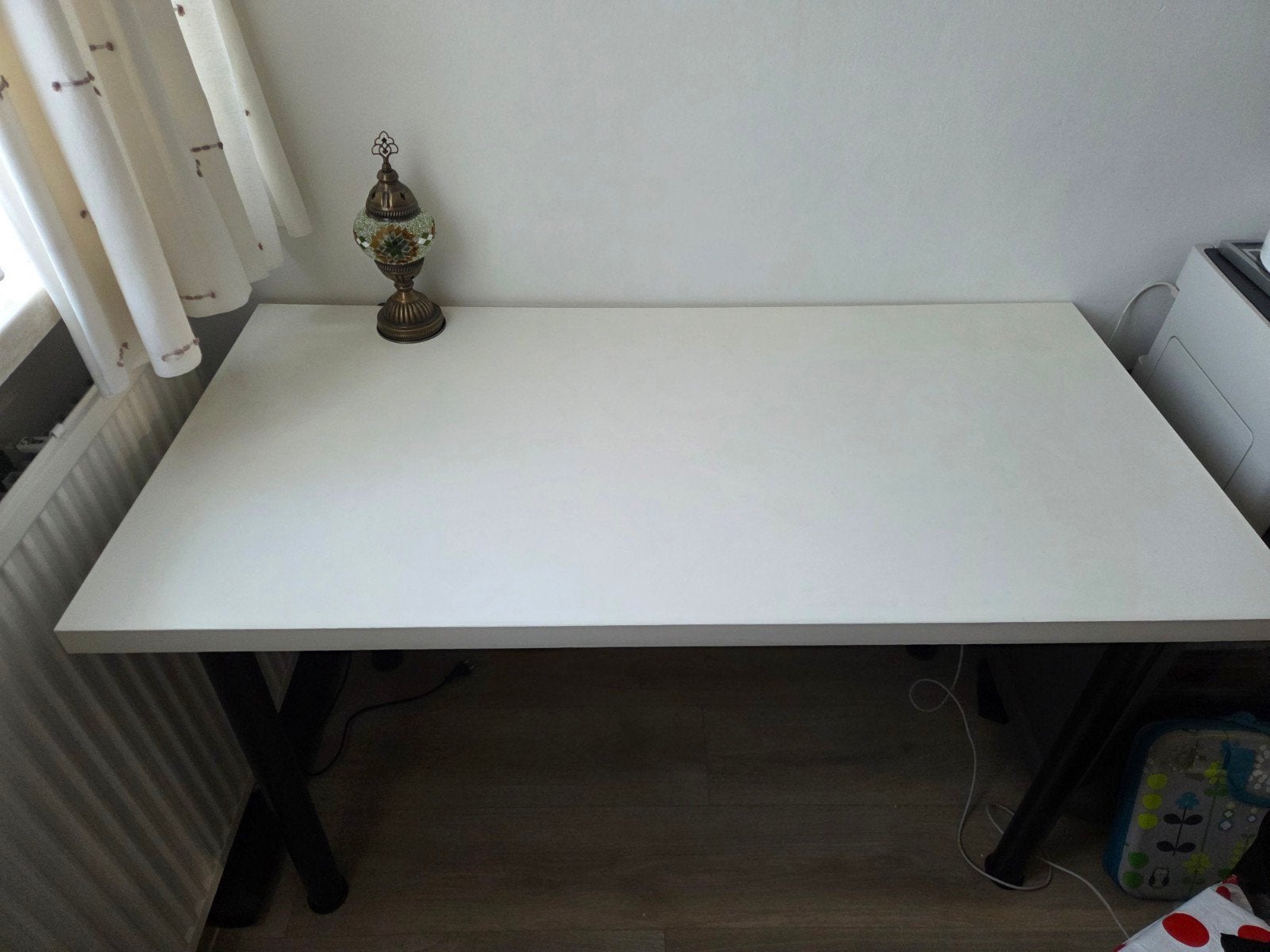 Wit bureau met zwarte poten GRATIS, Ophalen, Gebruikt