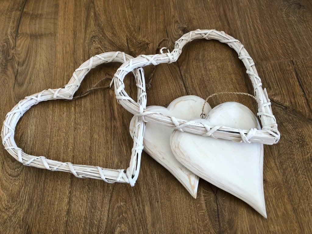 Witte houten harten, Ophalen of Verzenden, Zo goed als nieuw, Versiering, Geboorte of Huwelijk