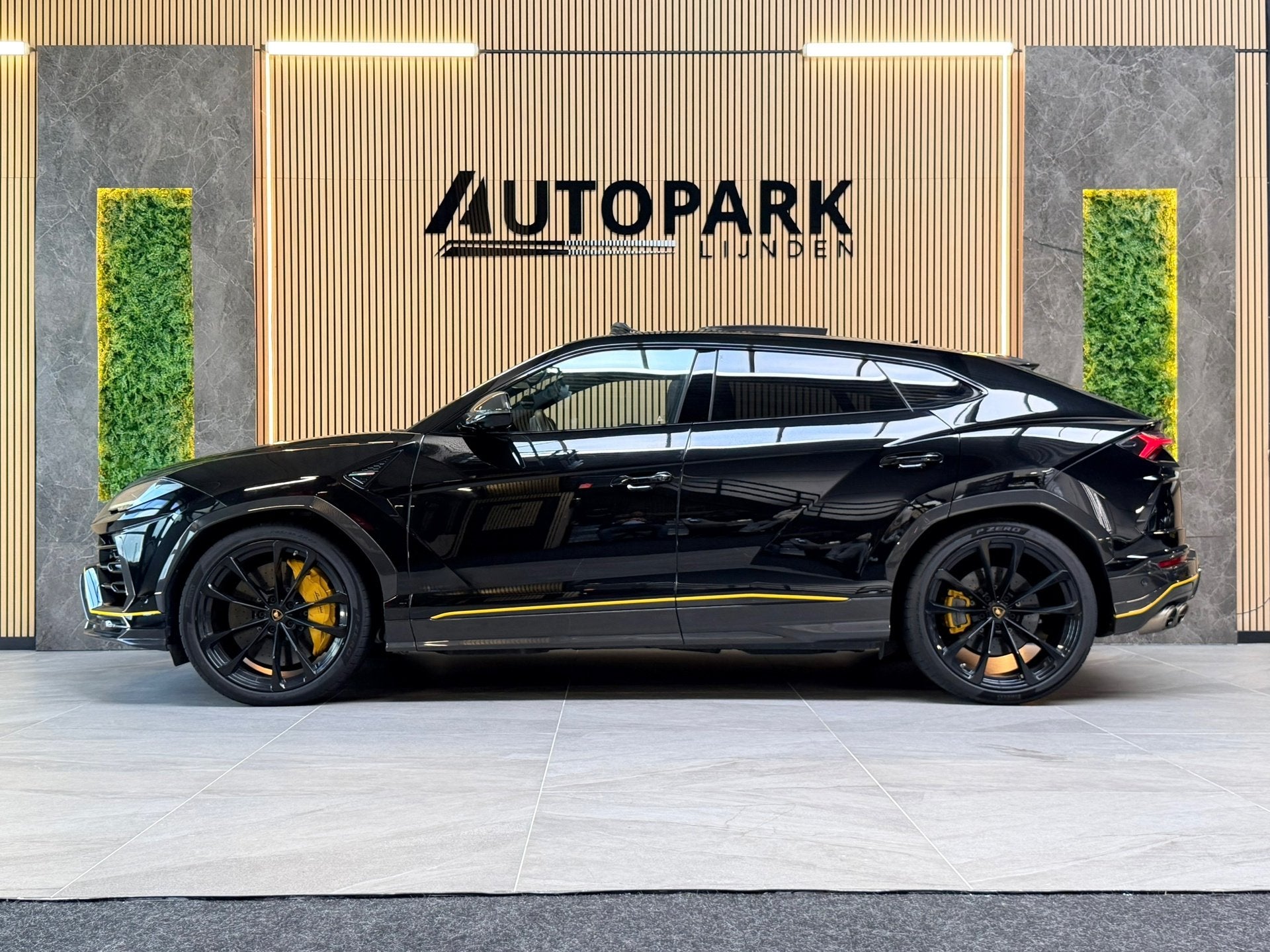 Lamborghini URUS 4.0 V8 |PANO|AKRAPOVIC|B&O|MASSAGE|CERAMIC|, Auto's, Automaat, Urus, Gebruikt, Adaptive Cruise Control